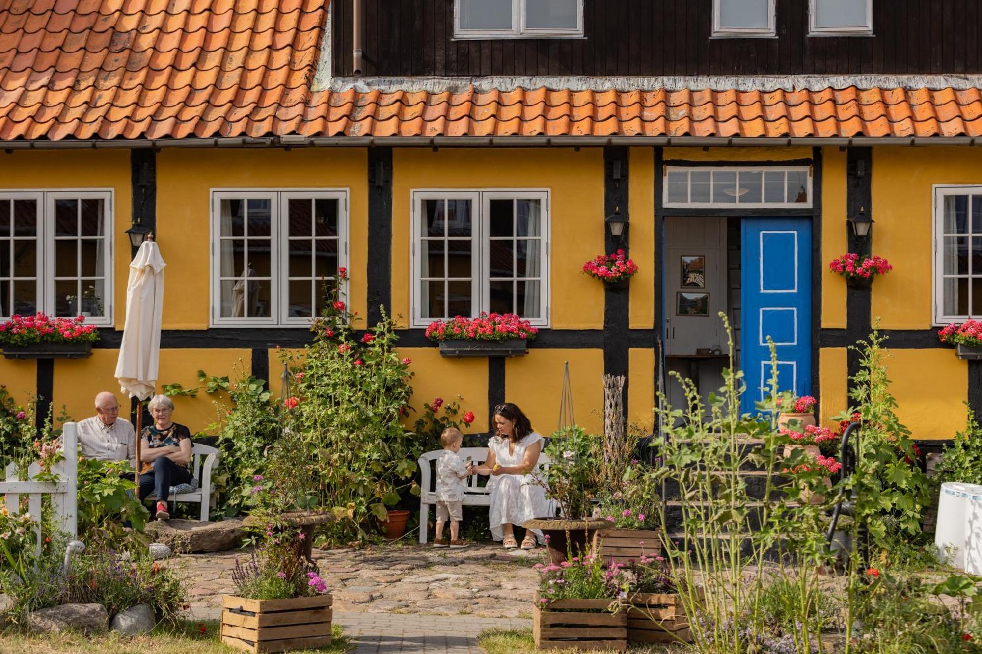 Pension Slaegtsgaarden Allinge-Sandvig Exterior foto